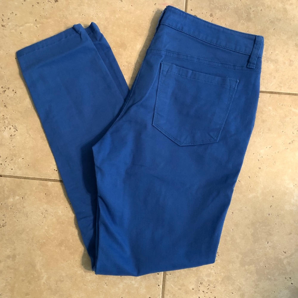 Modern skinny jeans - bright blue